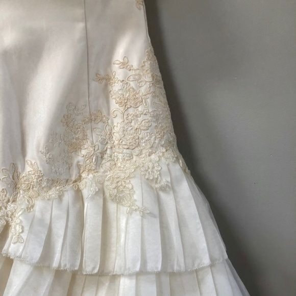 Vera Wang Wedding Dress Size 4 Tiered Strapless Lace Button Bow - Picture 6 of 12